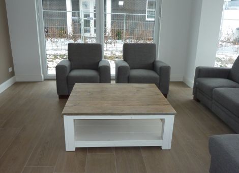 Couchtisch Frankfurt aus Bauholz mit mattem Lack - Landhausstil