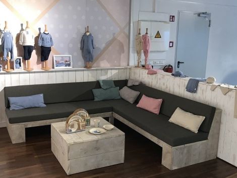 Bauholz Couchtisch Herne 80x80 cm mit White Wash Behandlung