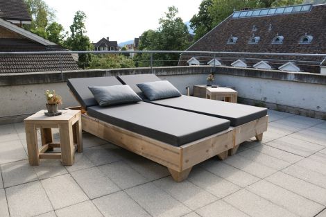 Bauholz Einzelliegen Offenbach mit transparentem Öl und Kissen in 167 Graphite 