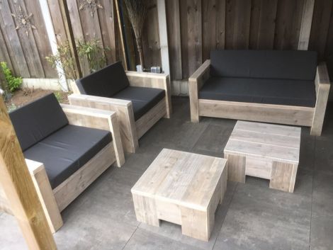 Bauholz Lounge Sofa Nürnberg mit transparentem Öl, Cartenza 167 Graphite Kissen