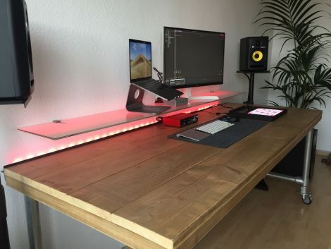 Schreibtisch Paderborn aus Bauholz mit Lack