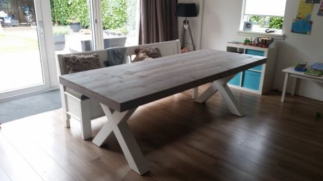 Bauholz Esstisch Steinfurt im Landhaus-Stil, Tischplatte Grey Wash Beize und Lack