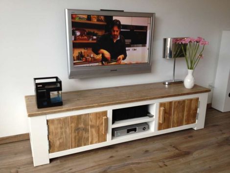 TV Schrank Mülheim in Bauholz mit Deckweiss + Innenlack