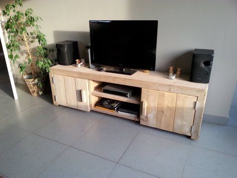 TV Schrank Burg in Bauholz mit Lack