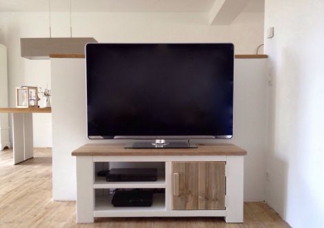 TV Möbel Aichach aus Bauholz 
