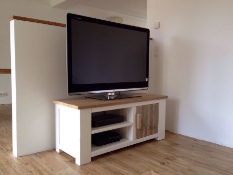 TV Möbel Aichach aus Bauholz 
