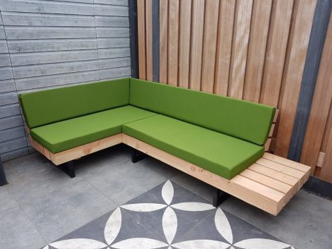 Douglasie Ecksofa Regensburg mit Ablage rechts, transparent geölt, Kissen Cartenza 021 Moss Green