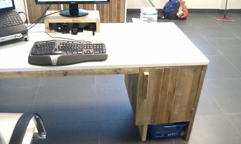 Schreibtisch Karlsruhe unbehandelt aus Bauholz  - Tischplatte in Deckweiss