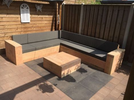 Bauholz Gartenmöbel: Ecksofa Berlin Vorderseite geschlossen mit transparentem Öl und Kissen in cartenza 167 Graphite 