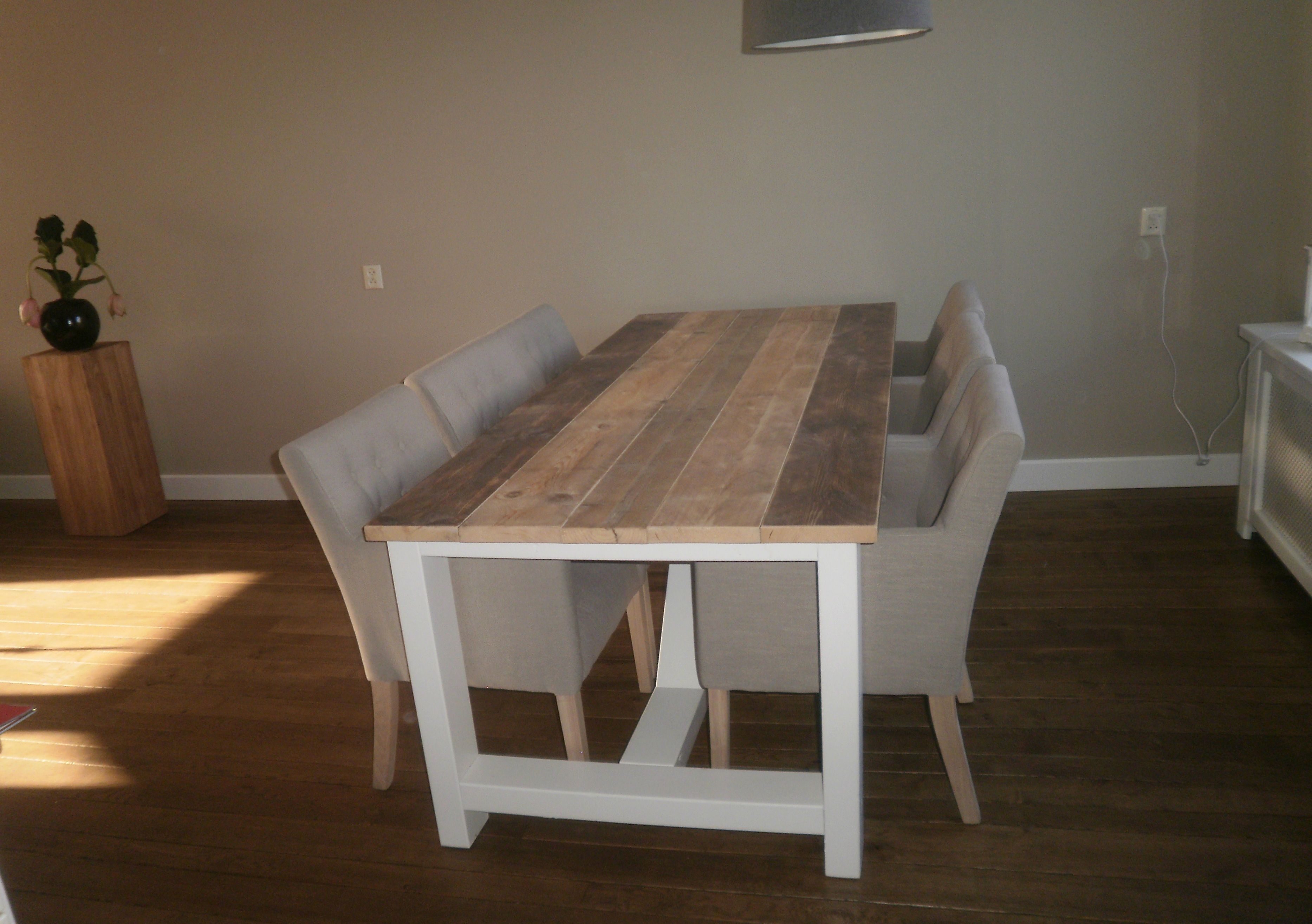 Esstisch Passau Massiver Holztisch In Schonem Landhausstil