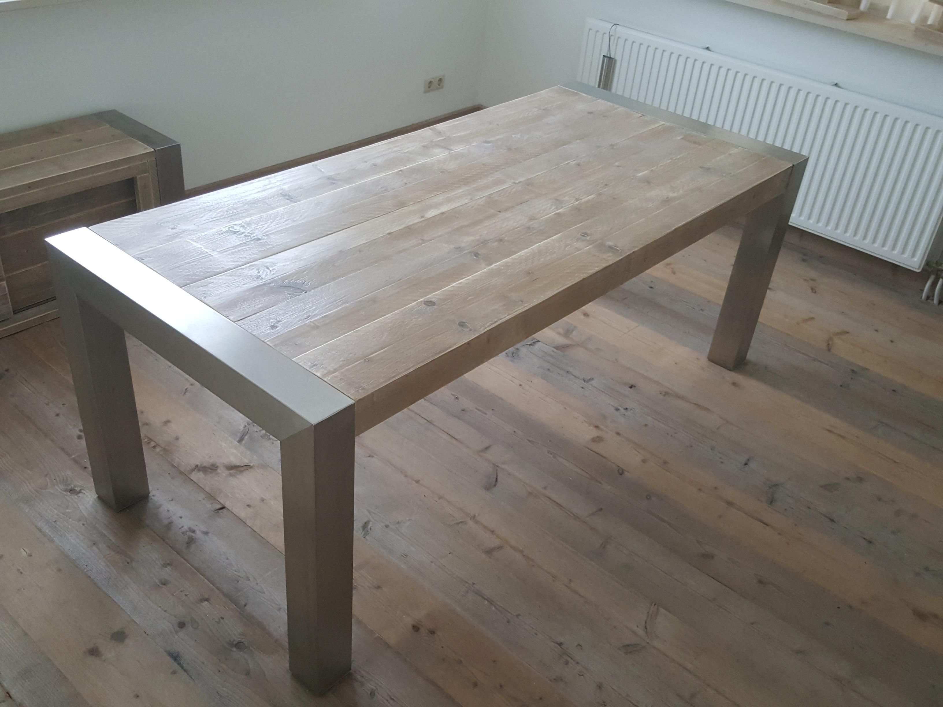 Esstisch Alstatte Massiver Holztisch Mit Edelstahlbeinen